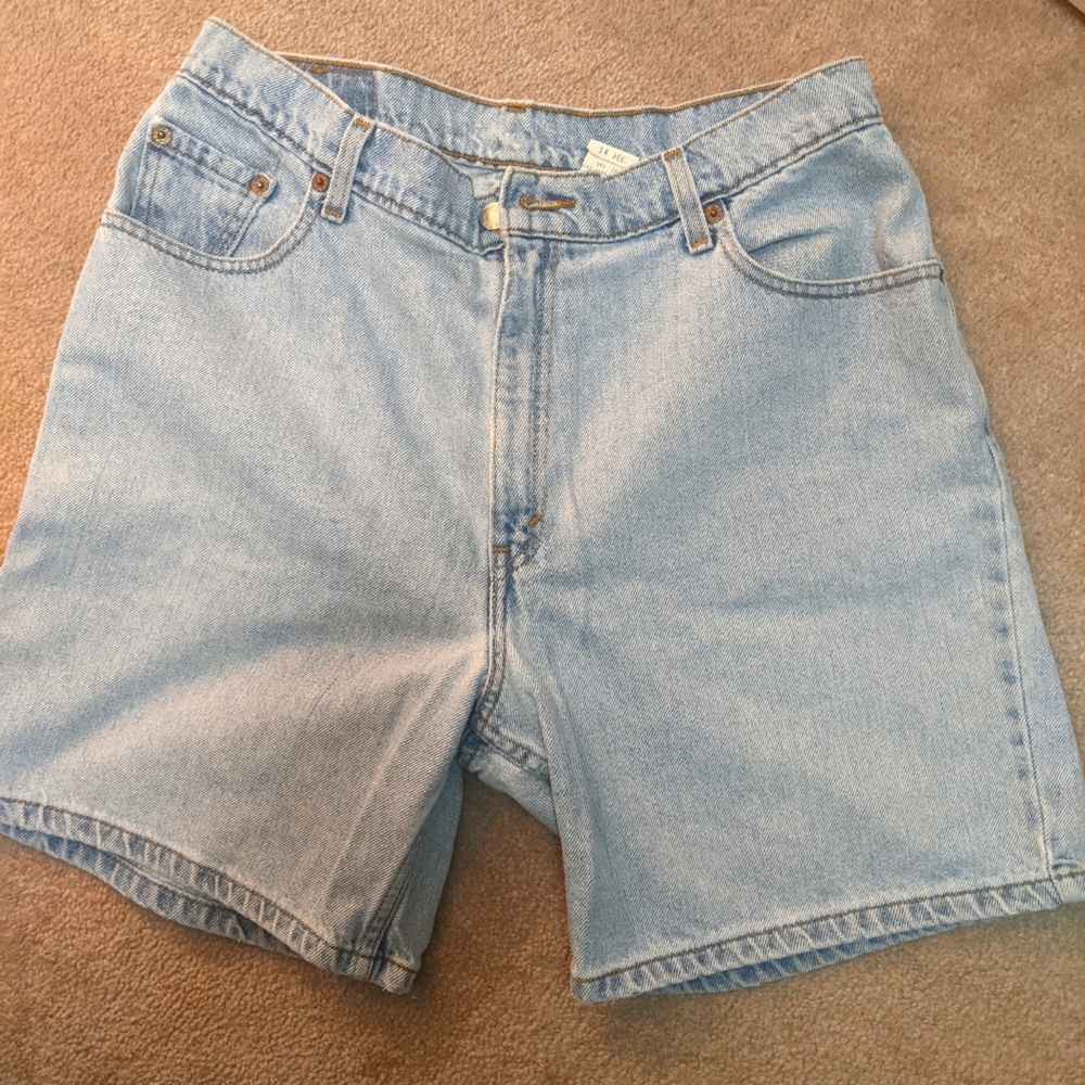 Vintage Levi 550 ladies denim shorts
